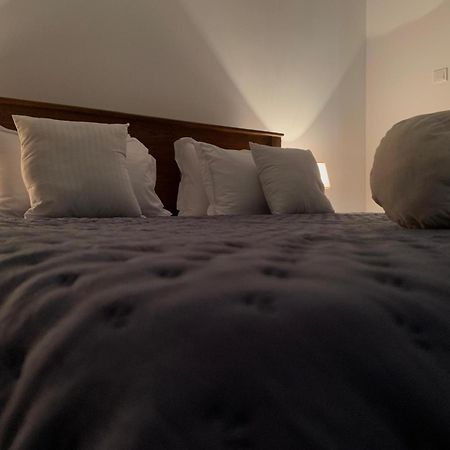 Sebastian Transit Villa With Free Shuttle Service To Airport Kotugoda Exterior foto