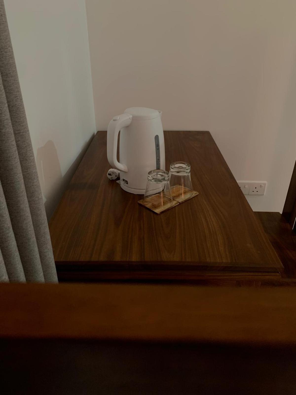 Sebastian Transit Villa With Free Shuttle Service To Airport Kotugoda Exterior foto