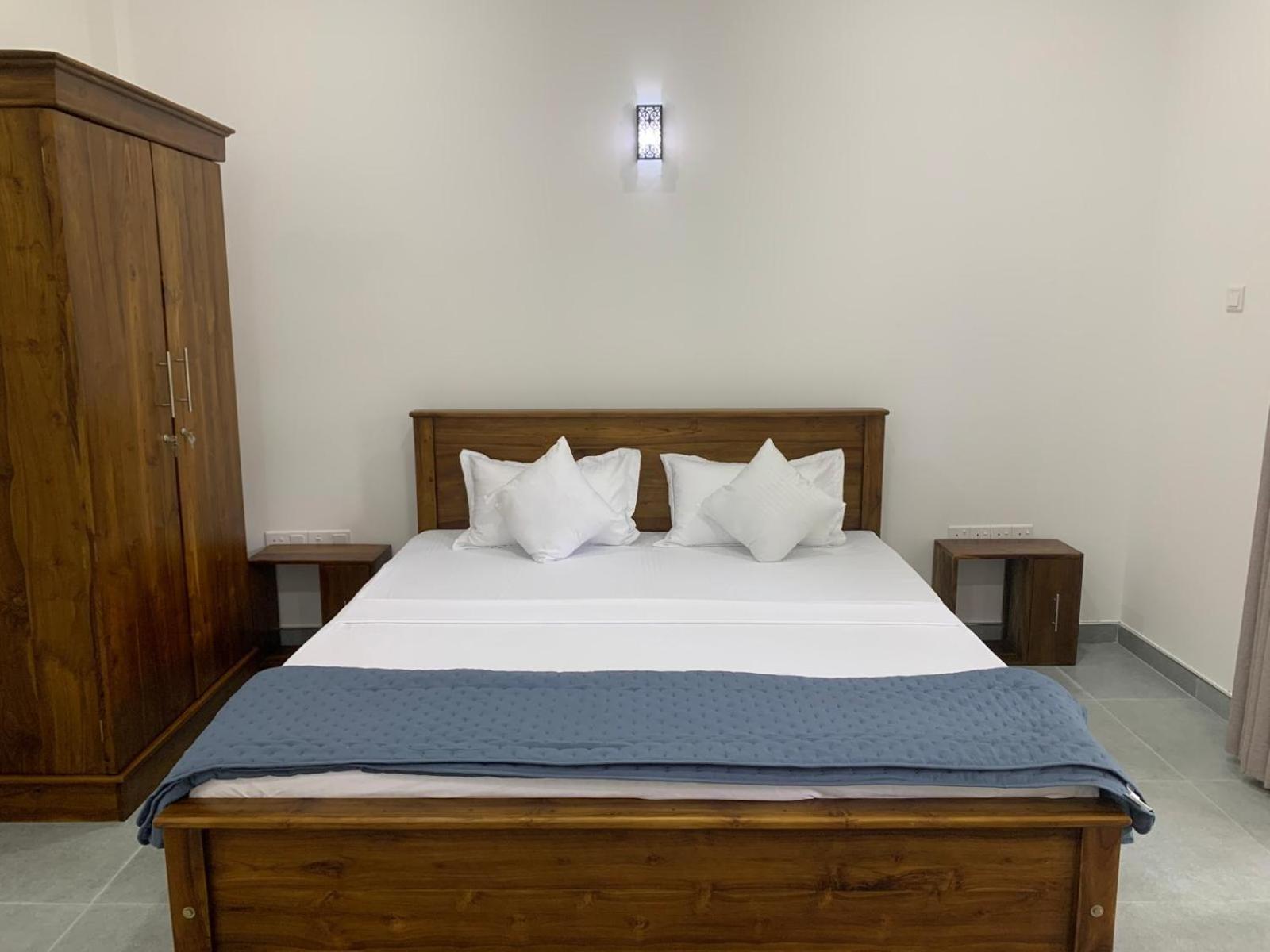 Sebastian Transit Villa With Free Shuttle Service To Airport Kotugoda Exterior foto
