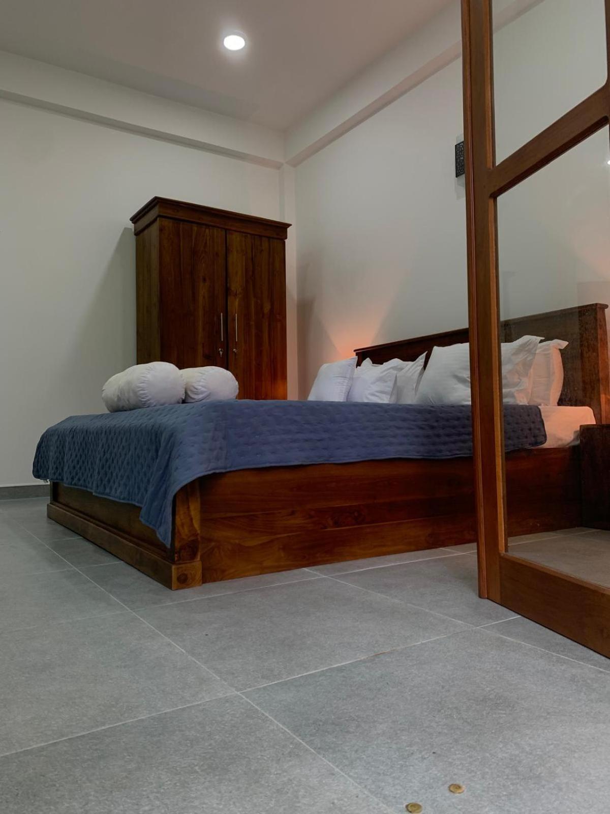 Sebastian Transit Villa With Free Shuttle Service To Airport Kotugoda Exterior foto