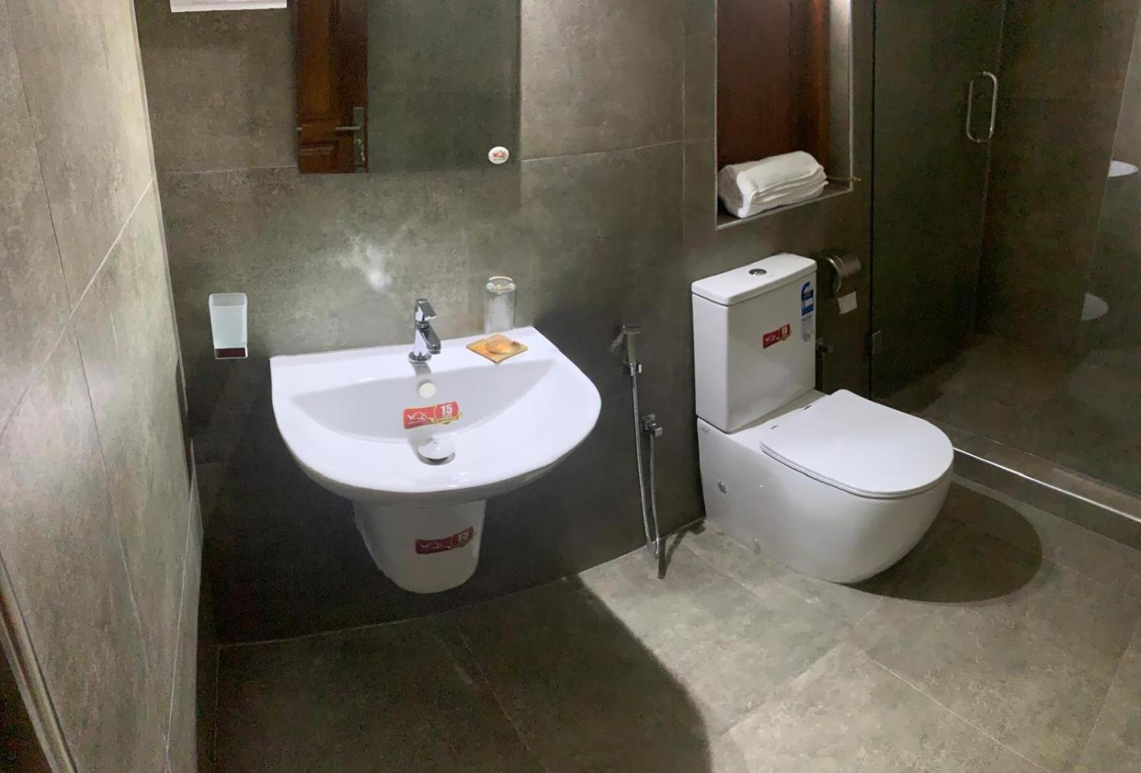 Sebastian Transit Villa With Free Shuttle Service To Airport Kotugoda Exterior foto