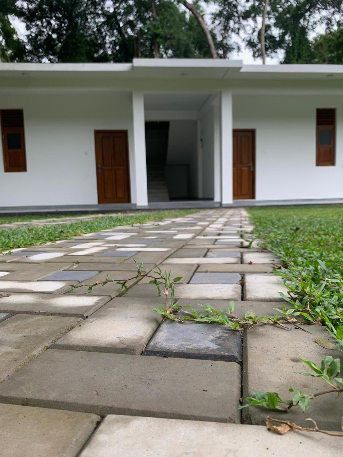 Sebastian Transit Villa With Free Shuttle Service To Airport Kotugoda Exterior foto