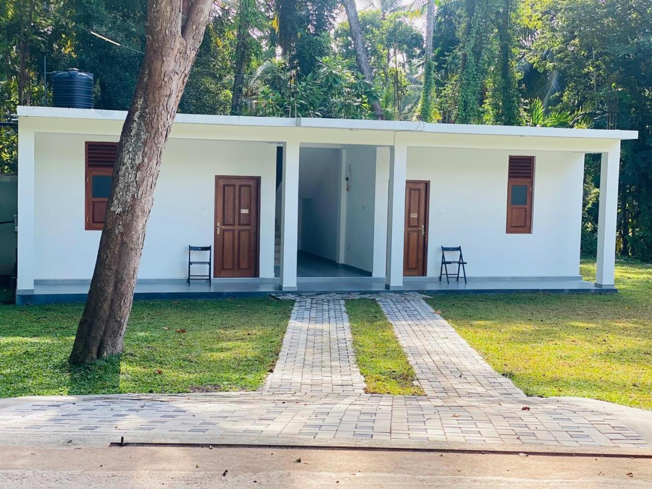 Sebastian Transit Villa With Free Shuttle Service To Airport Kotugoda Exterior foto